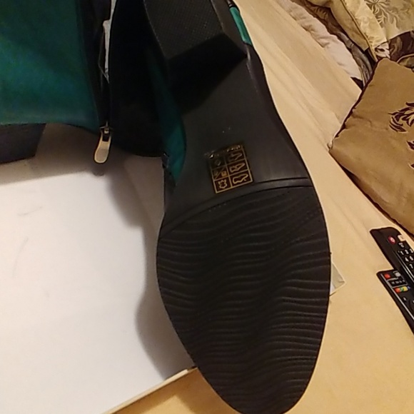 Boots - Picture 5 of 5